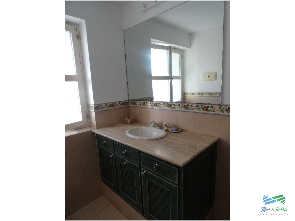 Casa ID.1733 - Casa en alquiler y venta..  Zona de playa mansa, a 50 ms del mar. Punta del Este. 