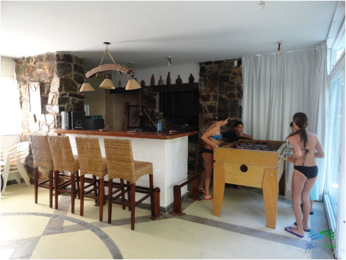 Casa ID.1733 - Casa en alquiler y venta..  Zona de playa mansa, a 50 ms del mar. Punta del Este. 