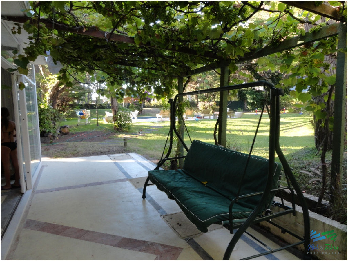 Casa ID.1733 - Casa en alquiler y venta..  Zona de playa mansa, a 50 ms del mar. Punta del Este. 