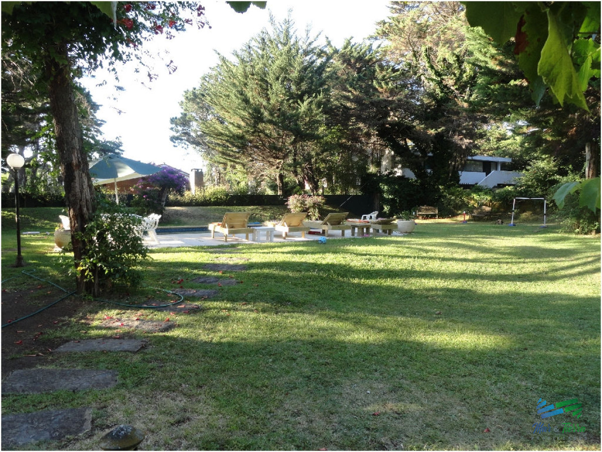Casa ID.1733 - Casa en alquiler y venta..  Zona de playa mansa, a 50 ms del mar. Punta del Este. 