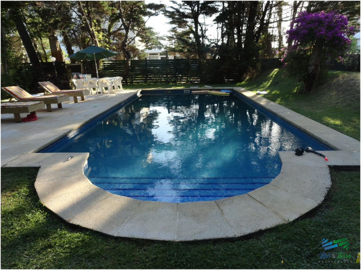 Casa ID.1733 - Casa en alquiler y venta..  Zona de playa mansa, a 50 ms del mar. Punta del Este. 