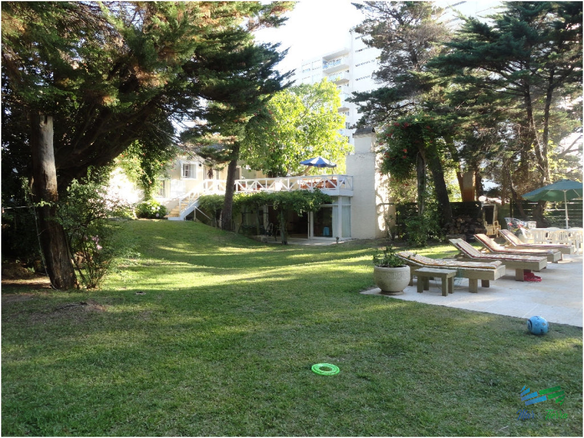 Casa ID.1733 - Casa en alquiler y venta..  Zona de playa mansa, a 50 ms del mar. Punta del Este. 