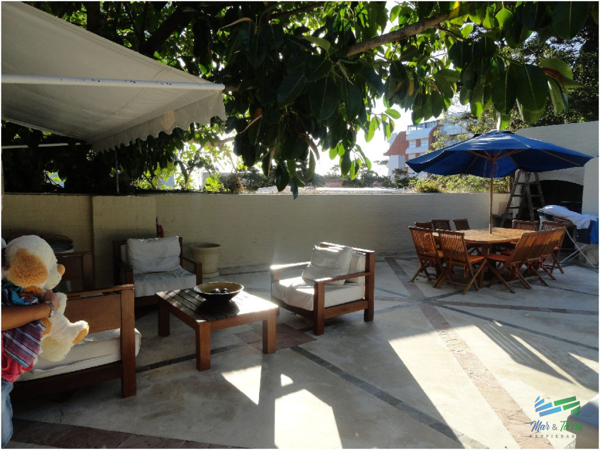 Casa ID.1733 - Casa en alquiler y venta..  Zona de playa mansa, a 50 ms del mar. Punta del Este. 