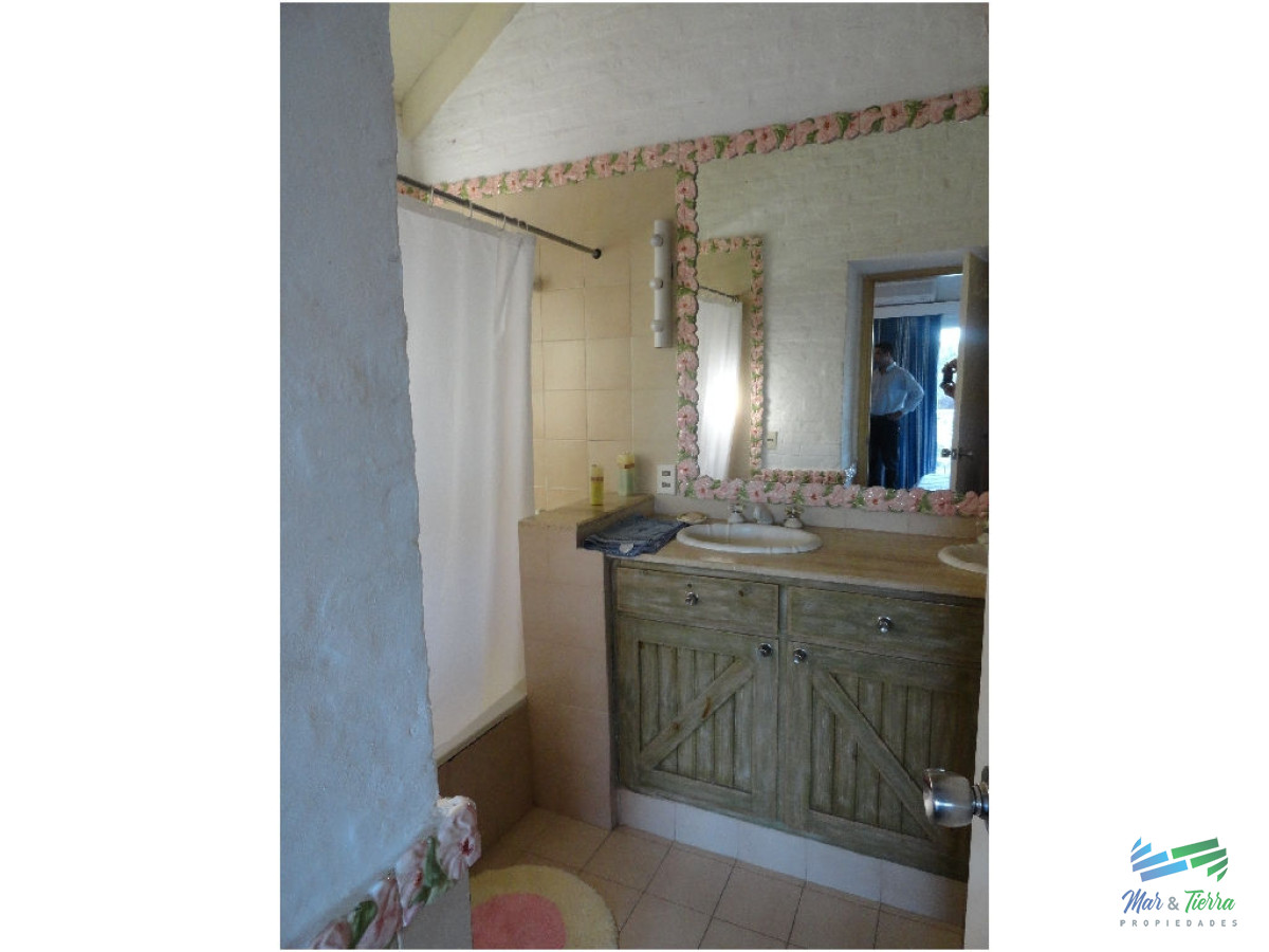 Casa ID.1733 - Casa en alquiler y venta..  Zona de playa mansa, a 50 ms del mar. Punta del Este. 