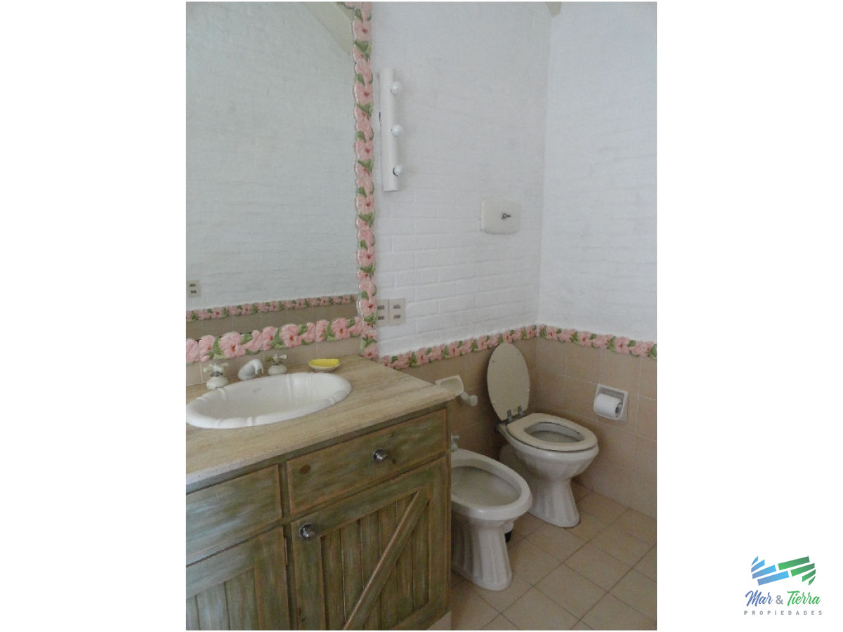 Casa ID.1733 - Casa en alquiler y venta..  Zona de playa mansa, a 50 ms del mar. Punta del Este. 
