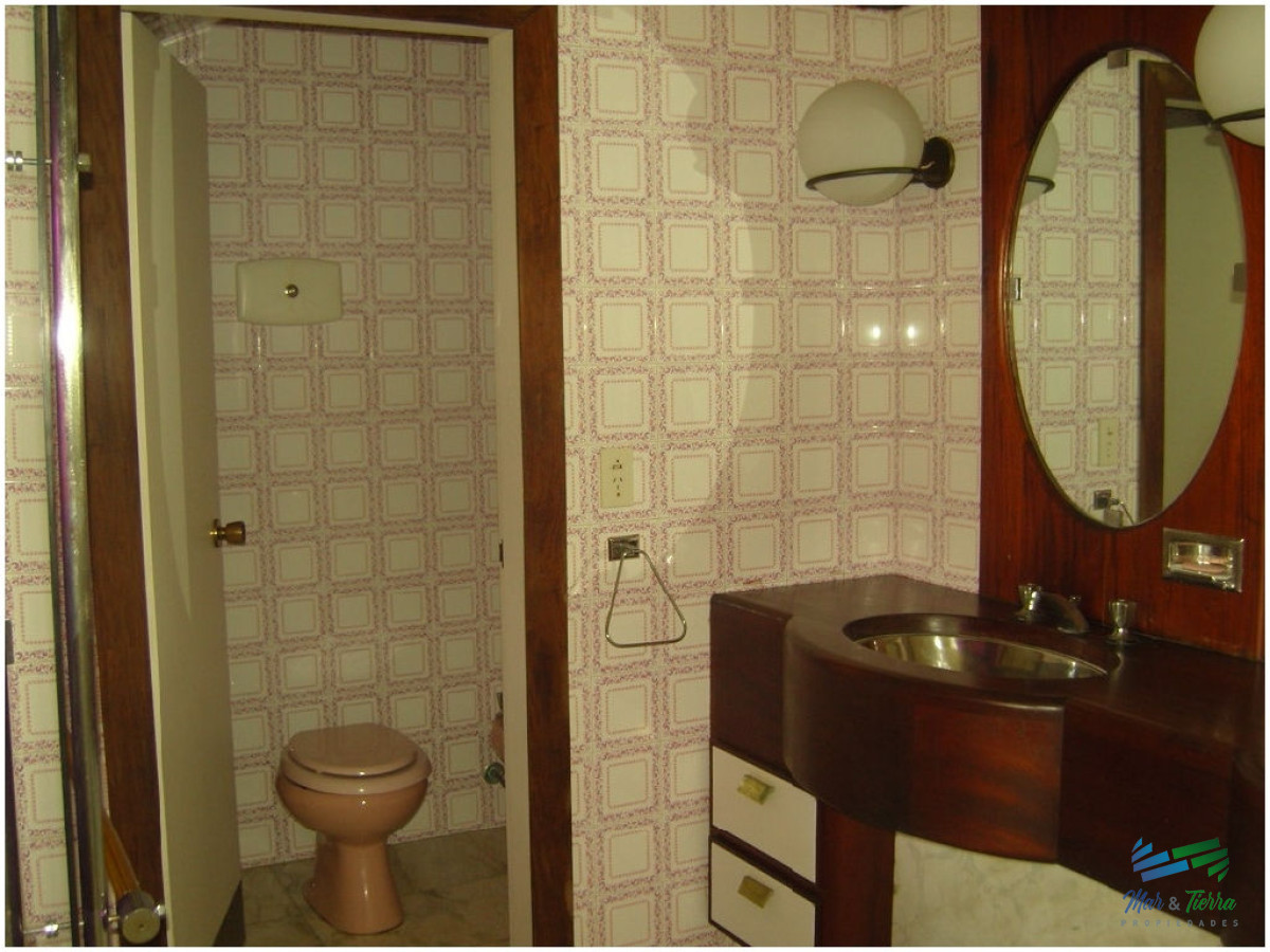 Casa ID.1734 -       En alquiler!! Espectacular casa en alquiler. Cuenta con gran jardin y piscina.