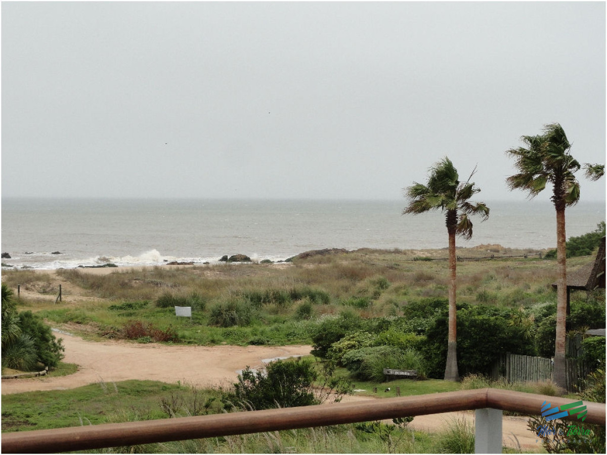 Casa ID.1738 - Casa en Alquiler en primera LÍ­nea sobre el mar -Punta Piedra- Punta del Este 