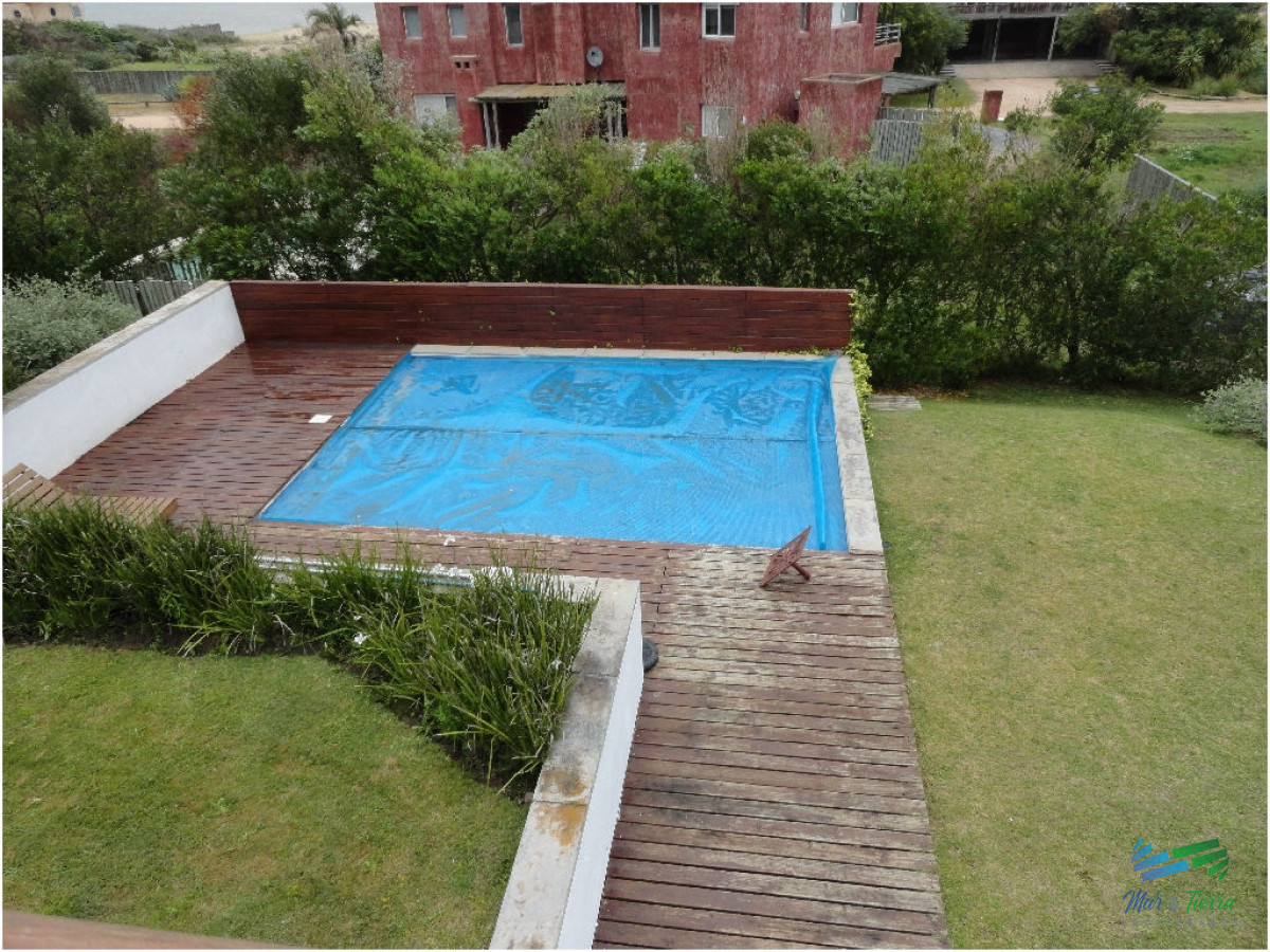 Casa ID.1738 - Casa en Alquiler en primera LÍ­nea sobre el mar -Punta Piedra- Punta del Este 
