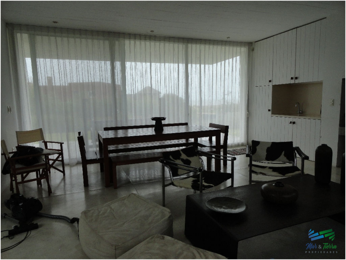 Casa ID.1738 - Casa en Alquiler en primera LÍ­nea sobre el mar -Punta Piedra- Punta del Este 