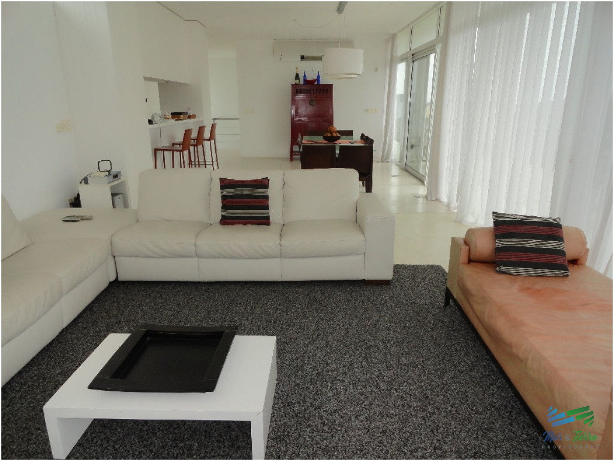 Casa ID.1738 - Casa en Alquiler en primera LÍ­nea sobre el mar -Punta Piedra- Punta del Este 