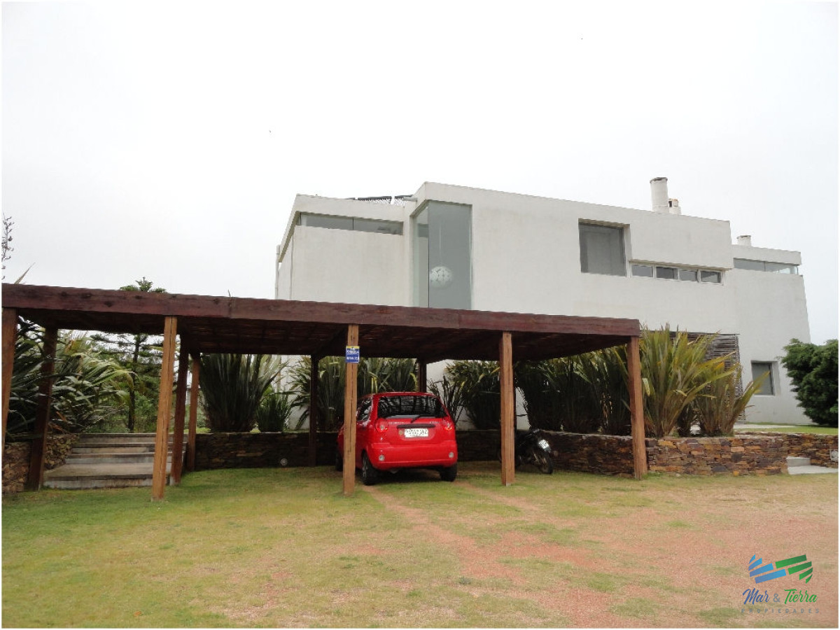 Casa ID.1738 - Casa en Alquiler en primera LÍ­nea sobre el mar -Punta Piedra- Punta del Este 