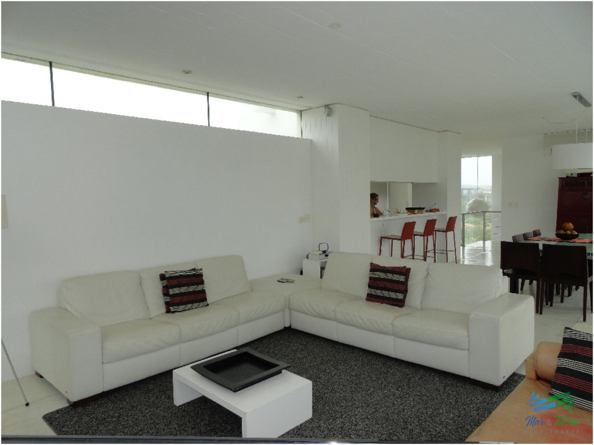 Casa ID.1738 - Casa en Alquiler en primera LÍ­nea sobre el mar -Punta Piedra- Punta del Este 