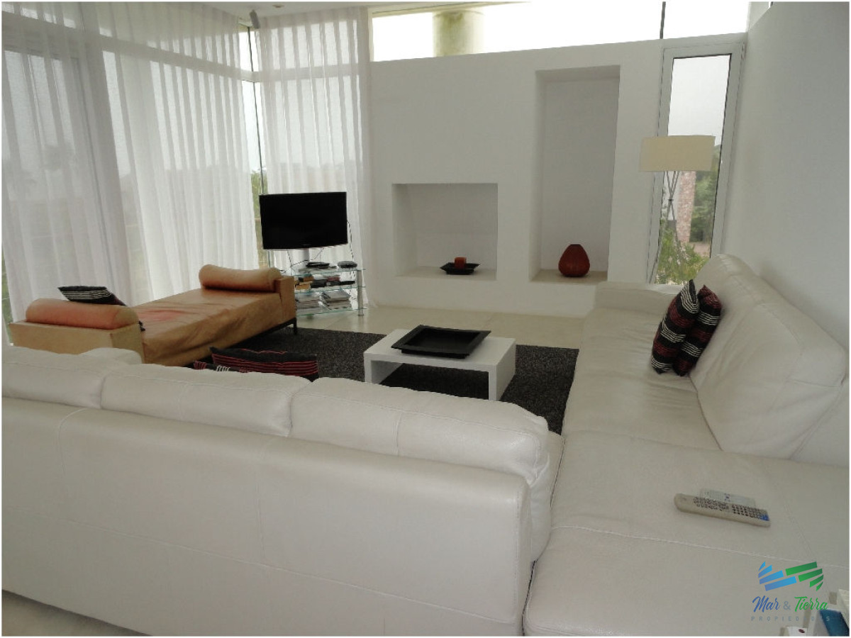 Casa ID.1738 - Casa en Alquiler en primera LÍ­nea sobre el mar -Punta Piedra- Punta del Este 