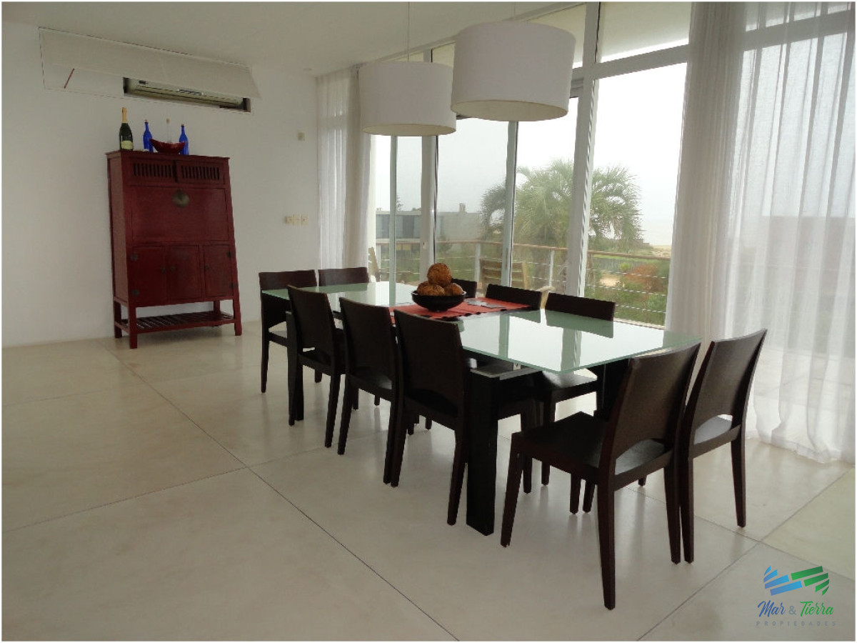 Casa ID.1738 - Casa en Alquiler en primera LÍ­nea sobre el mar -Punta Piedra- Punta del Este 