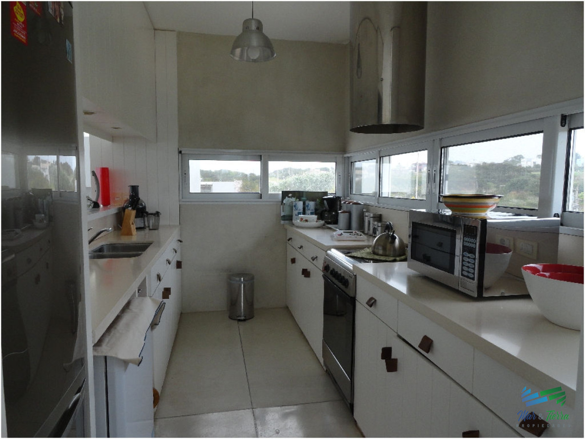 Casa ID.1738 - Casa en Alquiler en primera LÍ­nea sobre el mar -Punta Piedra- Punta del Este 