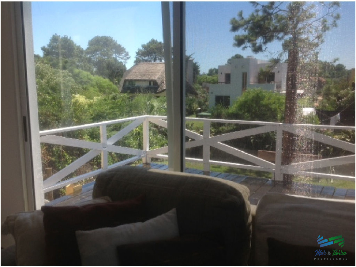 Casa ID.1755 - VENTA de casa en playa mansa,  casa en zona de Pinares, con vista al mar de 3 dormitorios