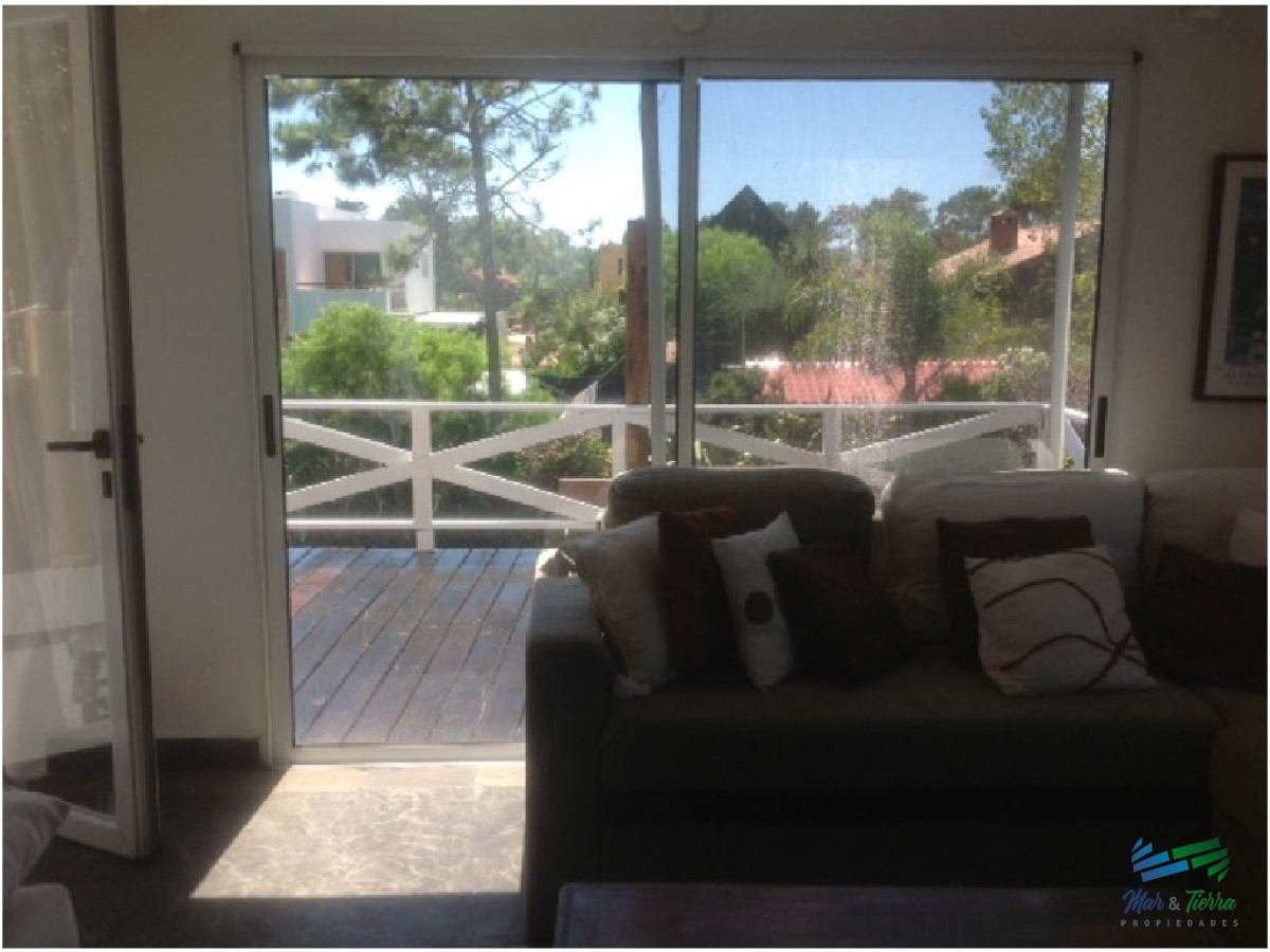 Casa ID.1755 - VENTA de casa en playa mansa,  casa en zona de Pinares, con vista al mar de 3 dormitorios