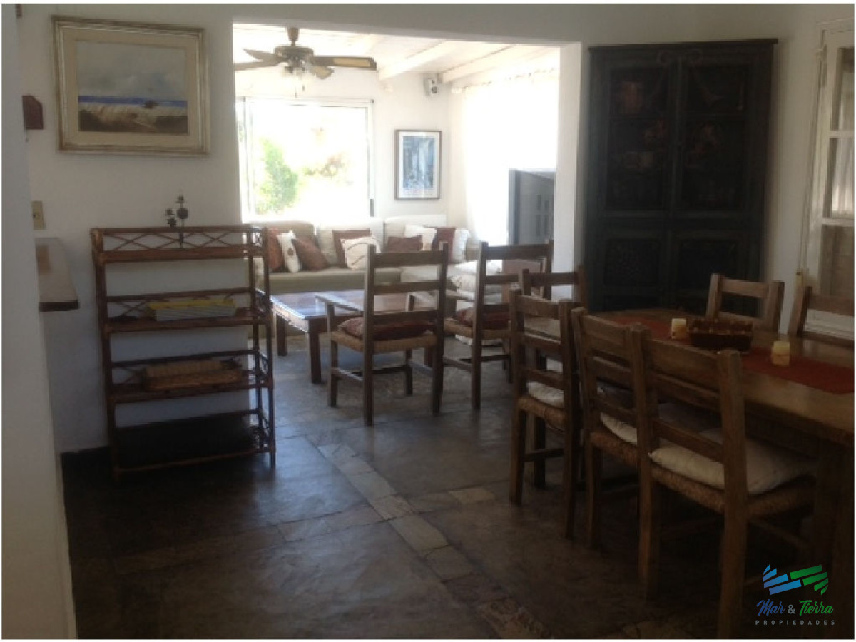 Casa ID.1755 - VENTA de casa en playa mansa,  casa en zona de Pinares, con vista al mar de 3 dormitorios