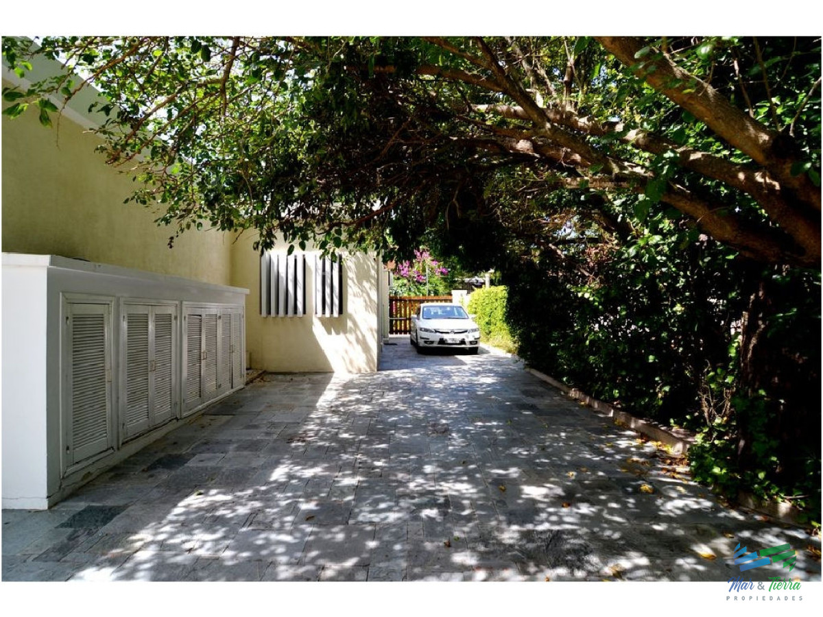 Casa ID.1565 - En venta y  alquiler de temporada... Espectacular casa en paradas de la mansa!