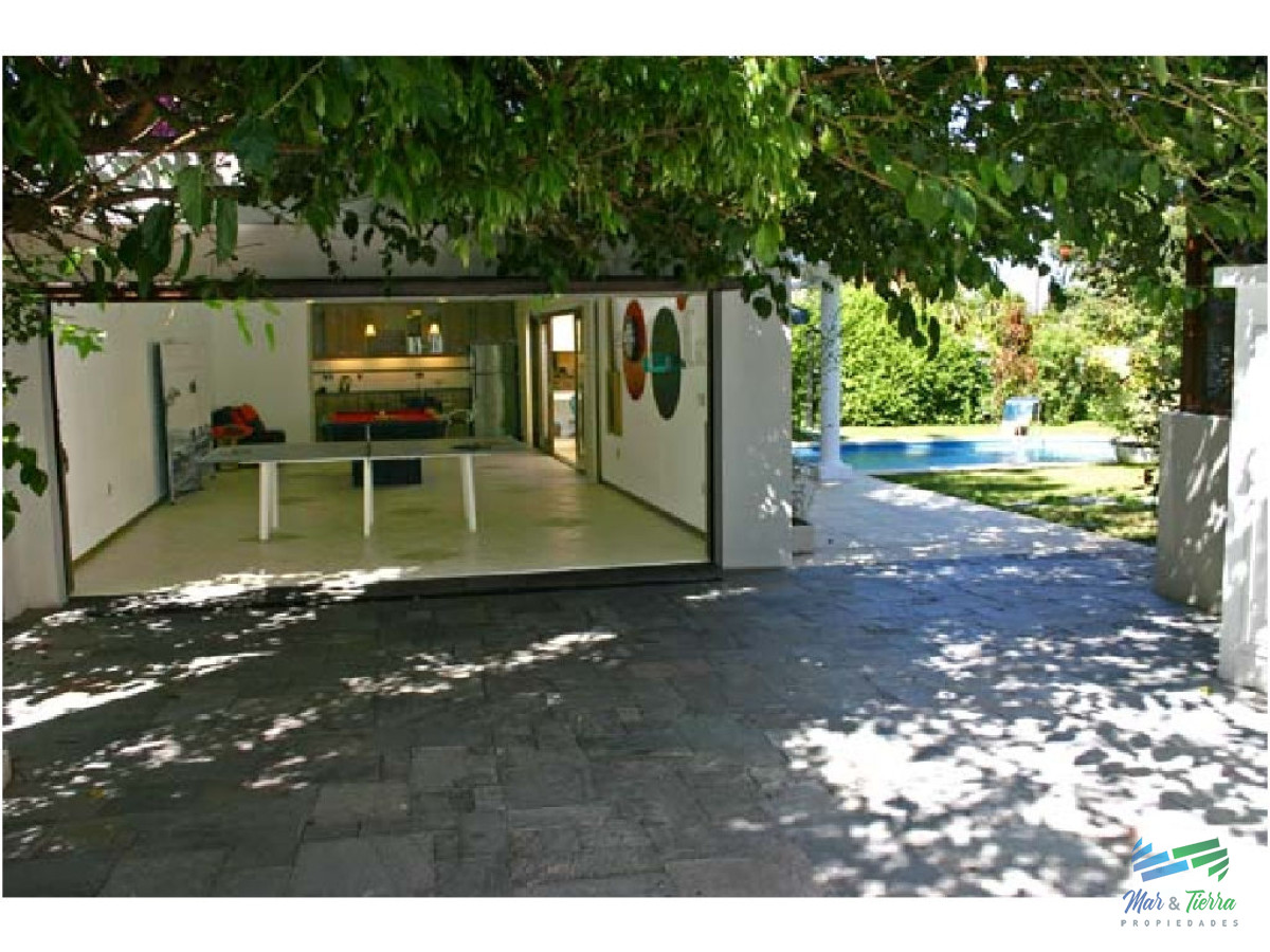 Casa ID.1565 - En venta y  alquiler de temporada... Espectacular casa en paradas de la mansa!