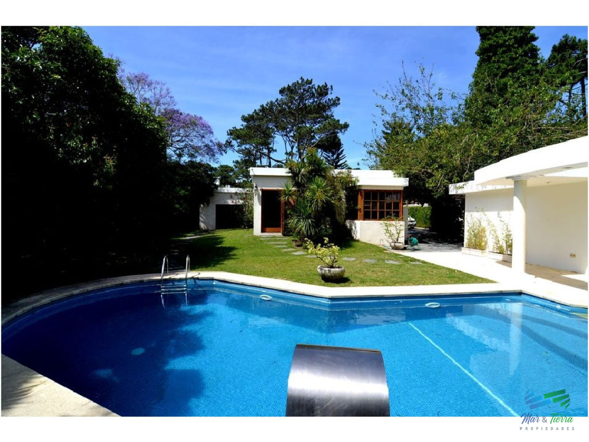 Casa ID.1565 - En venta y  alquiler de temporada... Espectacular casa en paradas de la mansa!