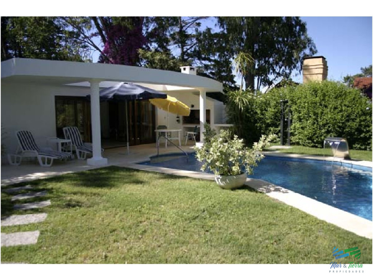 Casa ID.1565 - En venta y  alquiler de temporada... Espectacular casa en paradas de la mansa!