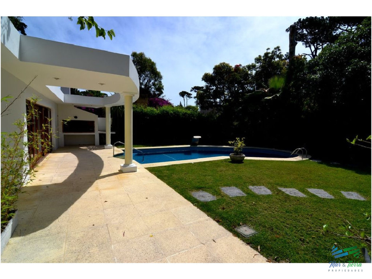 Casa ID.1565 - En venta y  alquiler de temporada... Espectacular casa en paradas de la mansa!