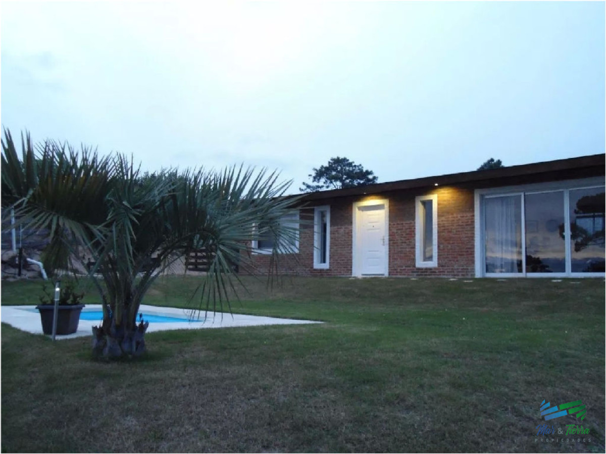 Casa ID.1842 - Casa en venta, zona de Laguna del Sauce.  Cuenta con dos dormitorios. 