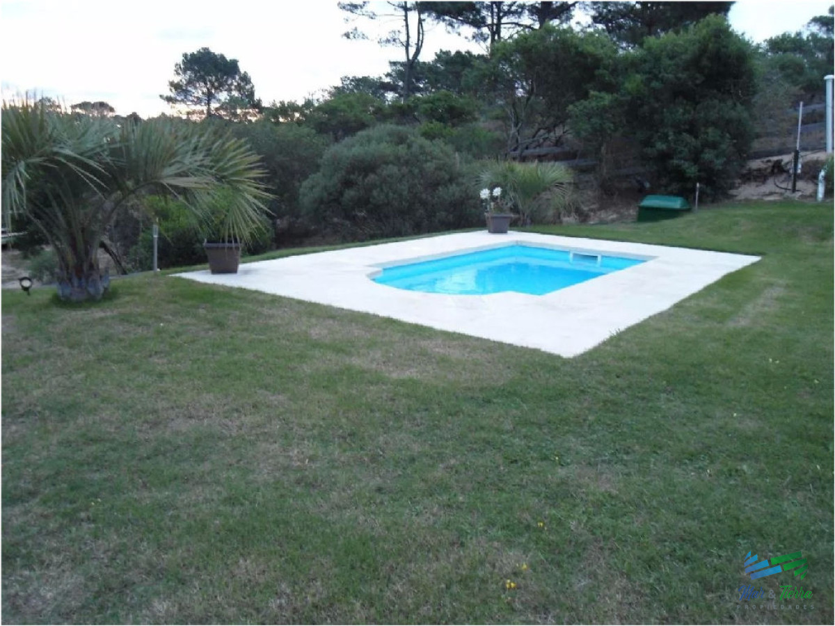 Casa ID.1842 - Casa en venta, zona de Laguna del Sauce.  Cuenta con dos dormitorios. 