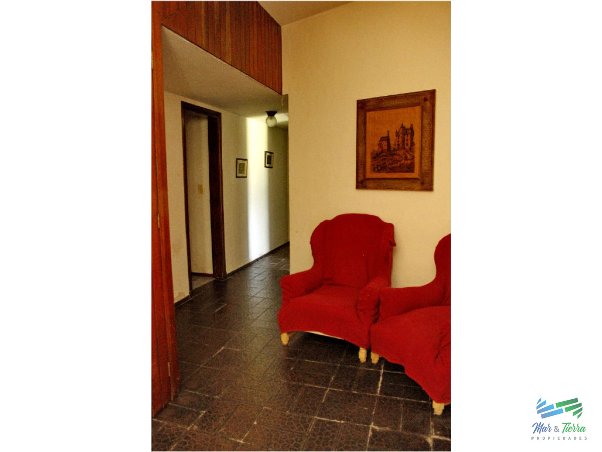 Casa ID.1853 - Vendo casa 5 dormitorios con piscina, primeras paradas playa mansa a 300 m del mar, Punta del Este.