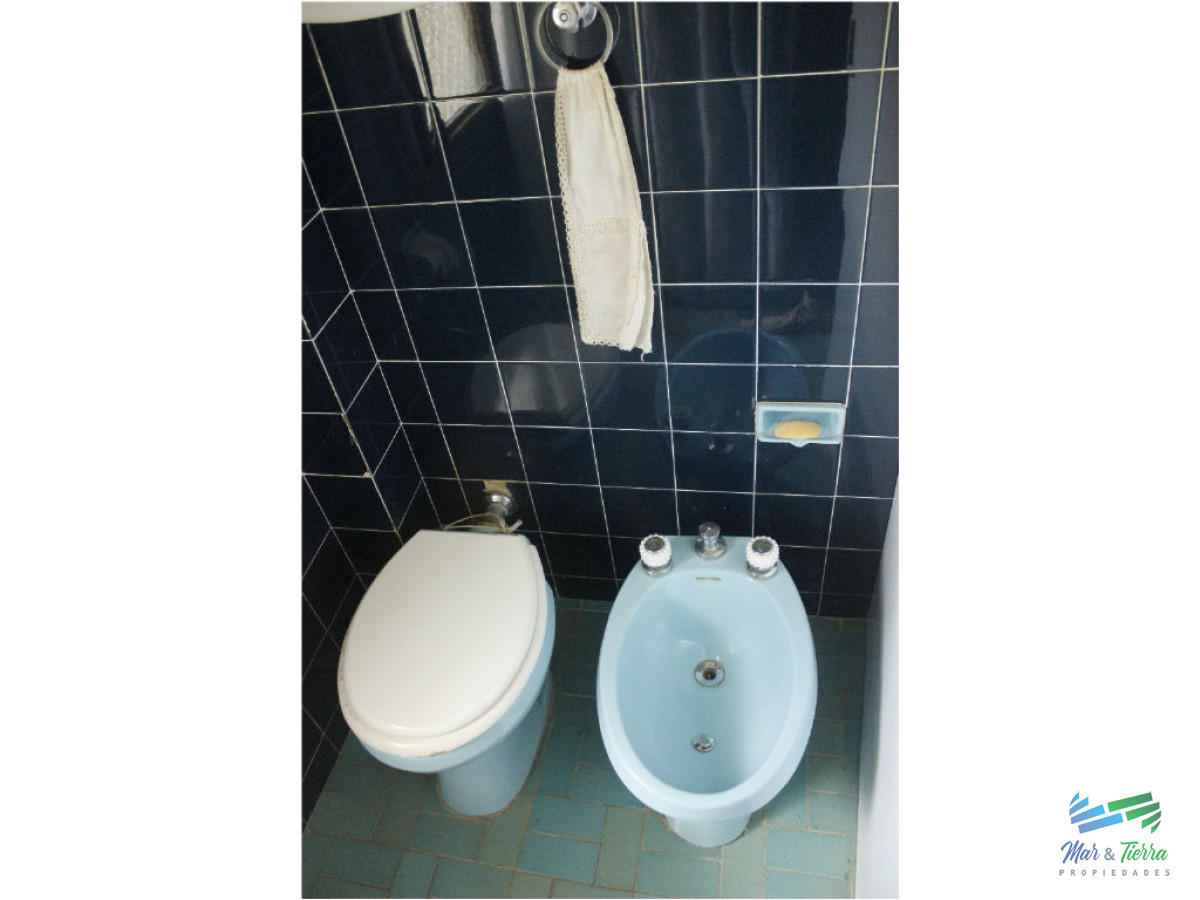 Casa ID.1853 - Vendo casa 5 dormitorios con piscina, primeras paradas playa mansa a 300 m del mar, Punta del Este.