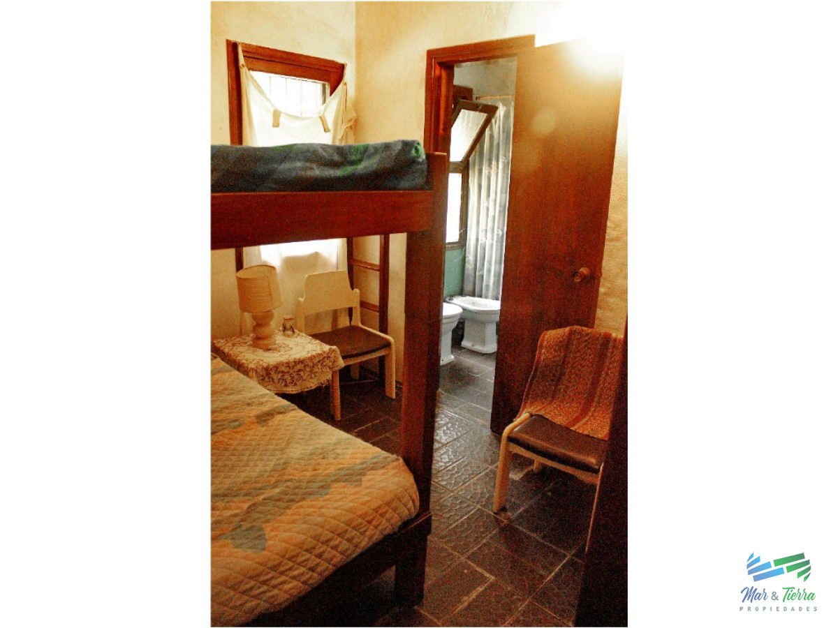 Casa ID.1853 - Vendo casa 5 dormitorios con piscina, primeras paradas playa mansa a 300 m del mar, Punta del Este.