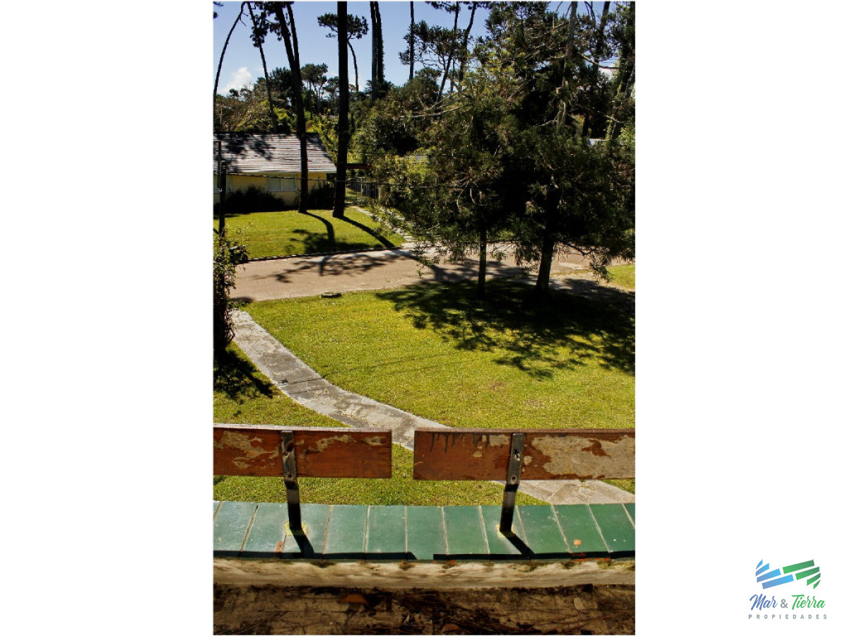 Casa ID.1853 - Vendo casa 5 dormitorios con piscina, primeras paradas playa mansa a 300 m del mar, Punta del Este.