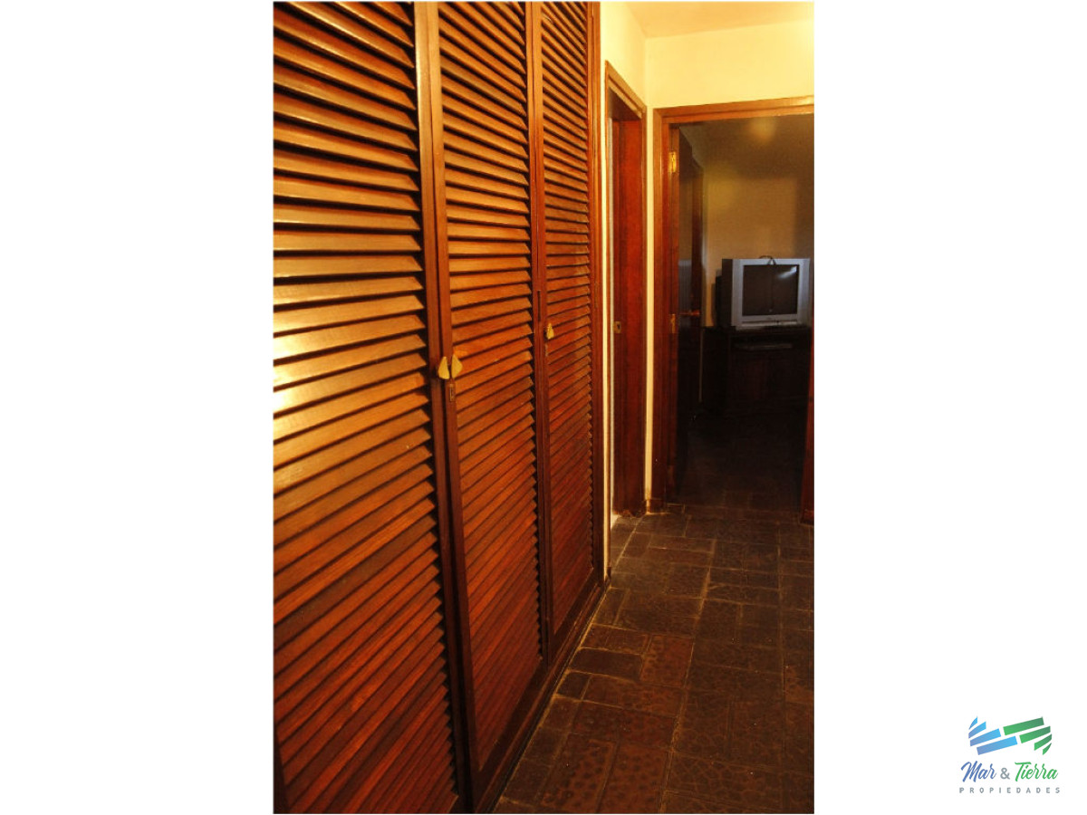 Casa ID.1853 - Vendo casa 5 dormitorios con piscina, primeras paradas playa mansa a 300 m del mar, Punta del Este.