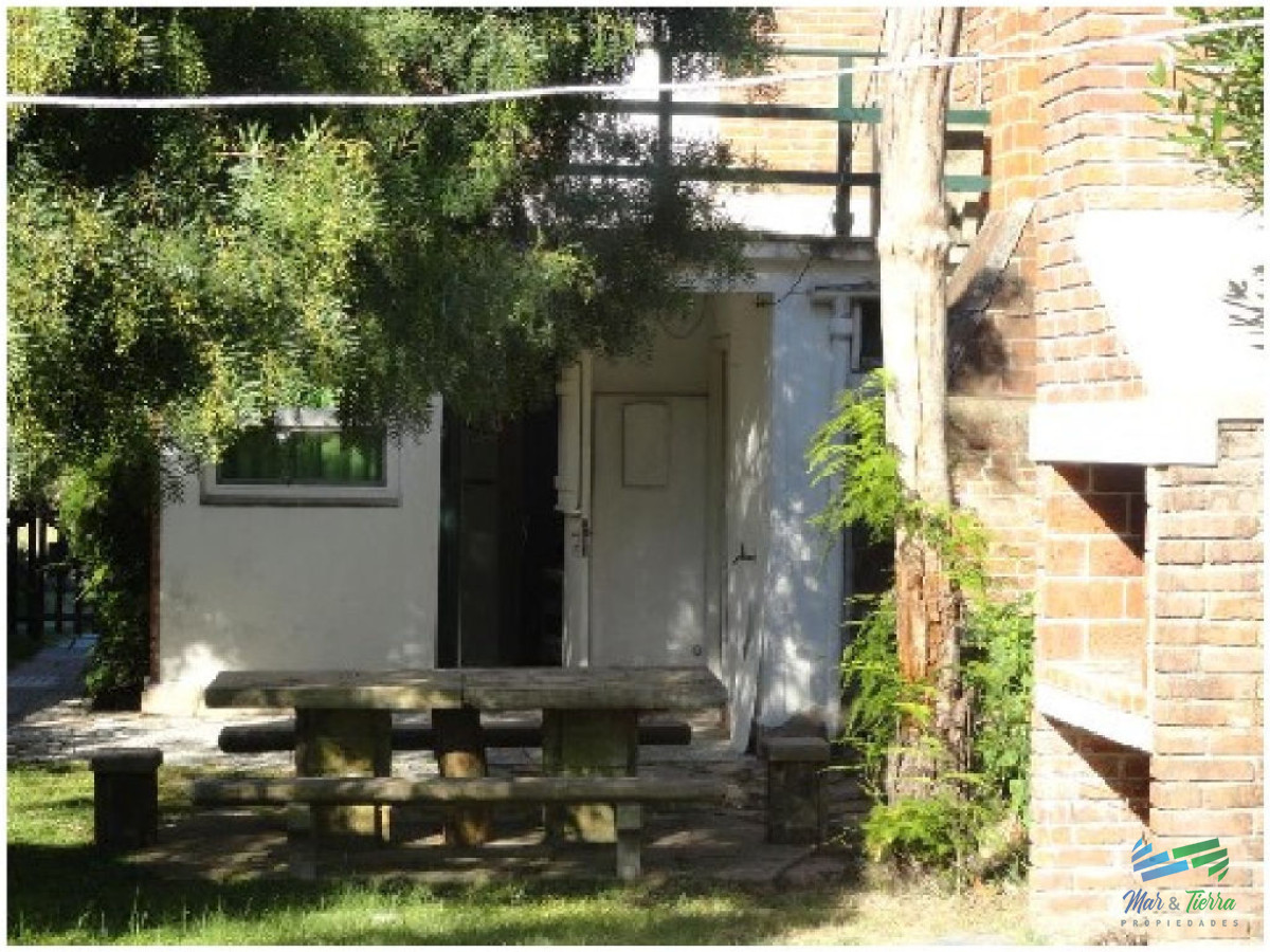 Casa ID.1572 - En Alquiler . Cómoda casa estilo PH, con jardín a pocos metros del mar (playa brava)