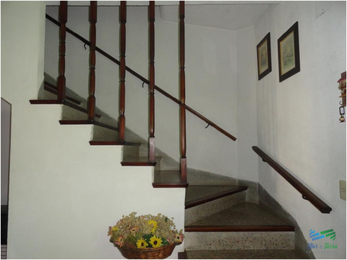 Casa ID.1572 - En Alquiler . Cómoda casa estilo PH, con jardín a pocos metros del mar (playa brava)