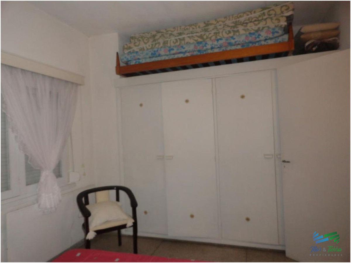 Casa ID.1572 - En Alquiler . Cómoda casa estilo PH, con jardín a pocos metros del mar (playa brava)