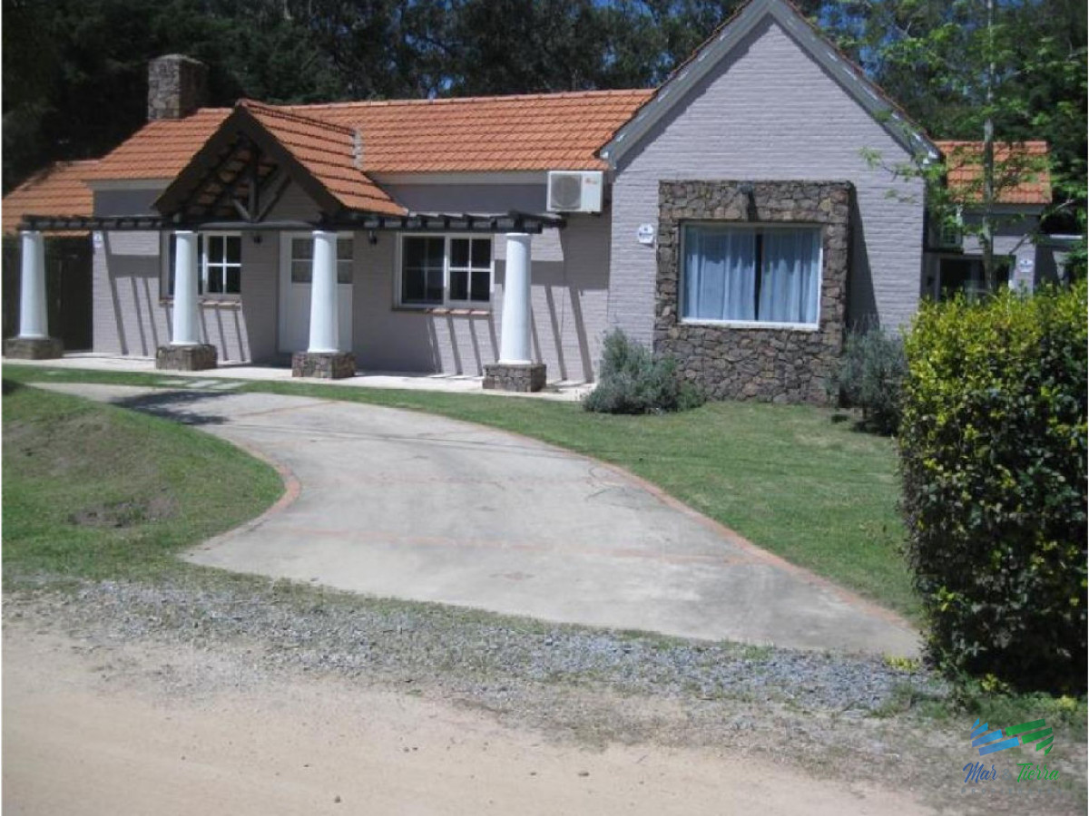 Casa ID.1920 - Casa de 3 dormitorios en alquiler y venta en Rincon del Indio.