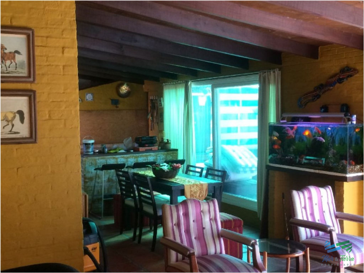 Casa ID.1964 - Hermoso Chalet.... en lindo barrio, ideal para vivir todo el año.