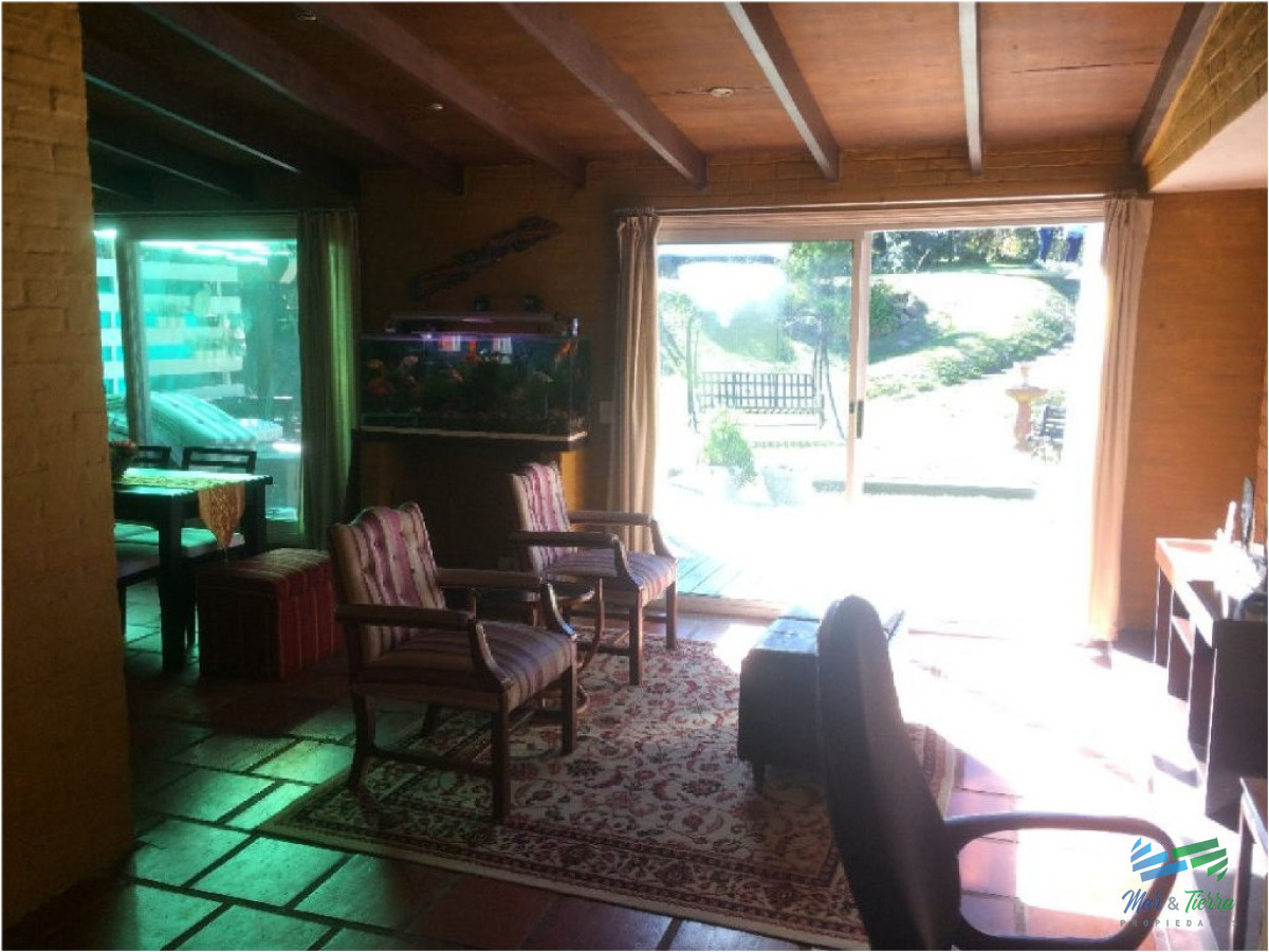 Casa ID.1964 - Hermoso Chalet.... en lindo barrio, ideal para vivir todo el año.