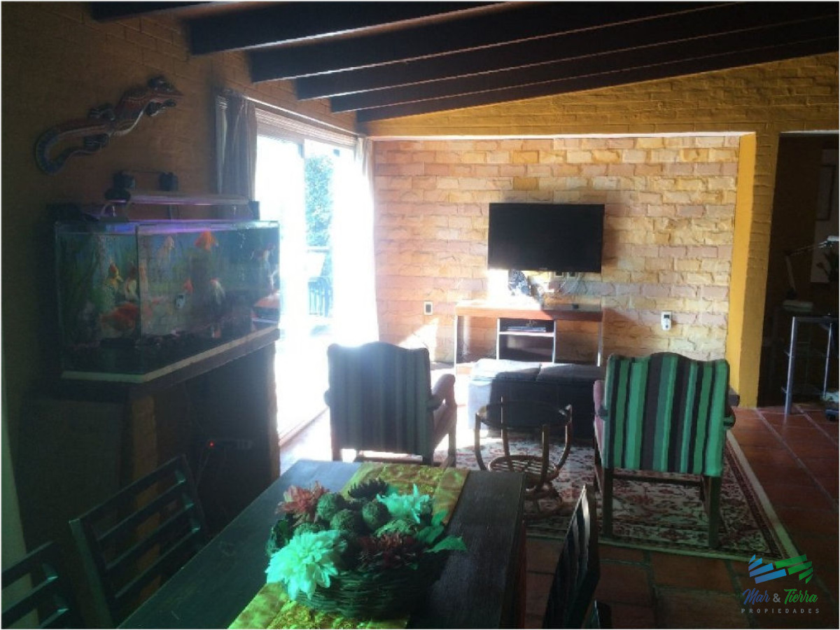 Casa ID.1964 - Hermoso Chalet.... en lindo barrio, ideal para vivir todo el año.