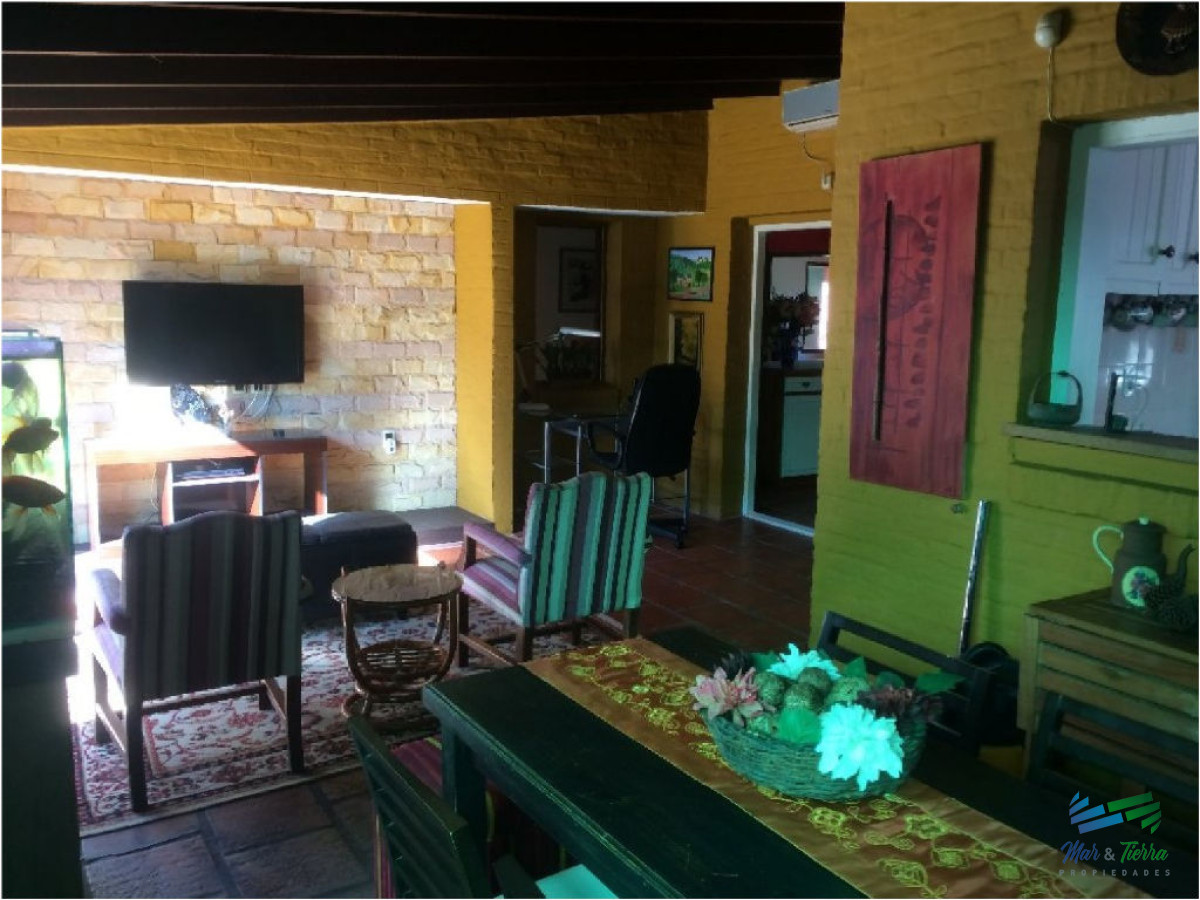 Casa ID.1964 - Hermoso Chalet.... en lindo barrio, ideal para vivir todo el año.