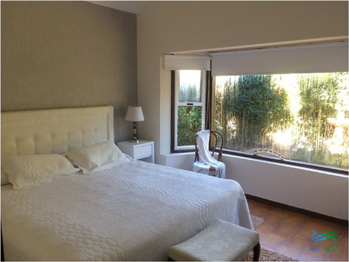 Casa ID.1964 - Hermoso Chalet.... en lindo barrio, ideal para vivir todo el año.