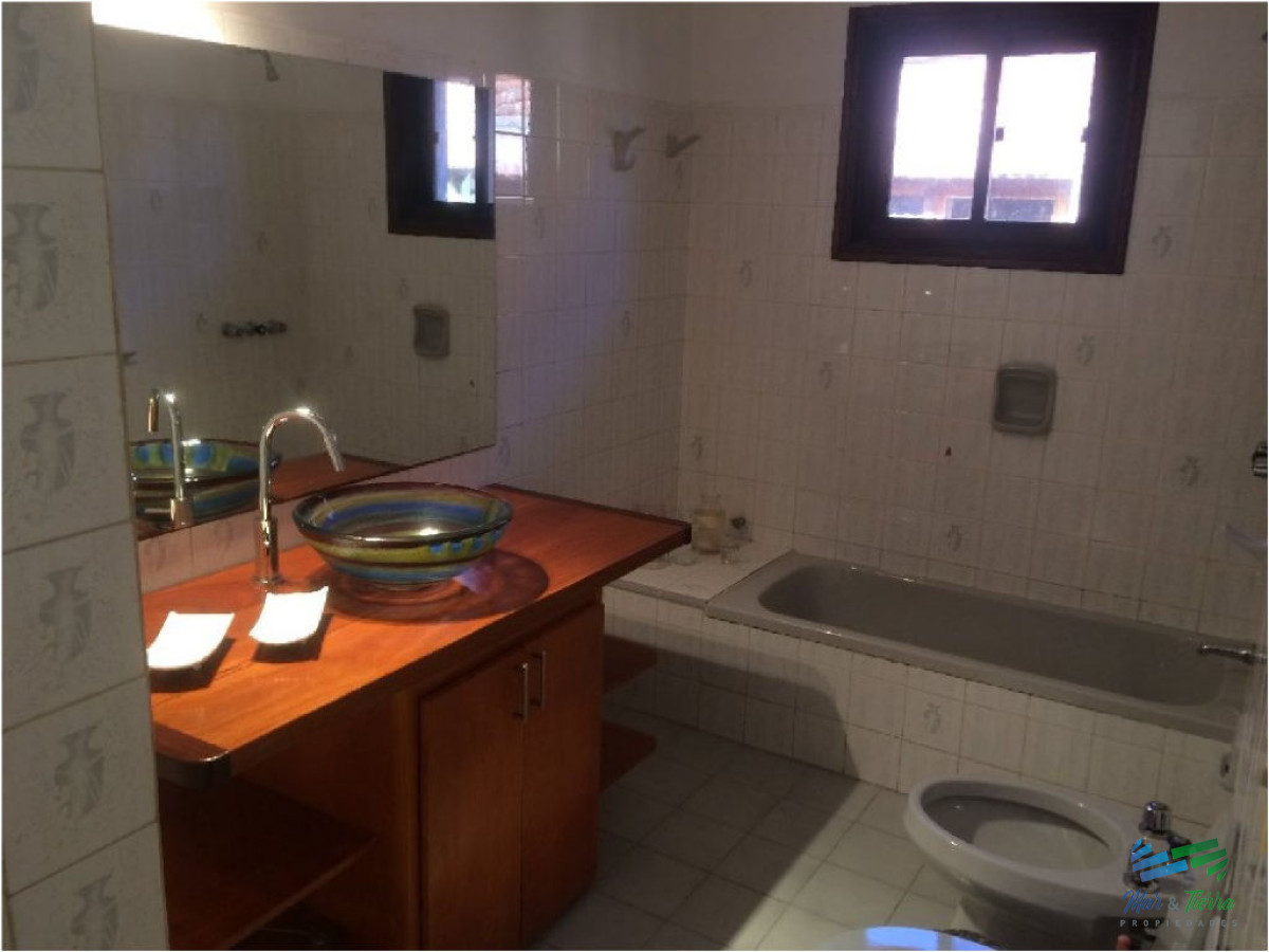 Casa ID.1964 - Hermoso Chalet.... en lindo barrio, ideal para vivir todo el año.