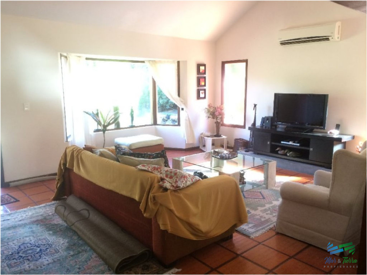 Casa ID.1964 - Hermoso Chalet.... en lindo barrio, ideal para vivir todo el año.