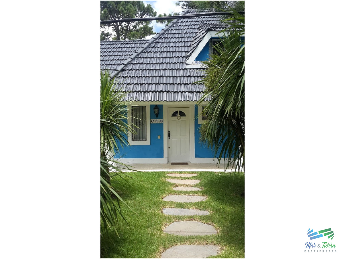 Casa ID.1602 - En venta y alquiler...  Casa en excelente zona, distribuida en dos plantas. 