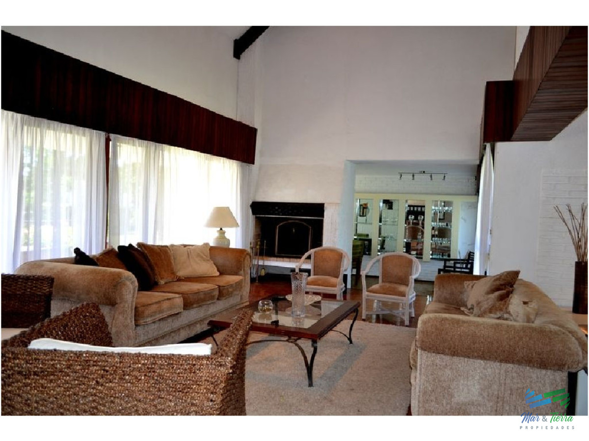 Casa ID.1615 - Casa en venta. Zona Cantegril. Punta del este.