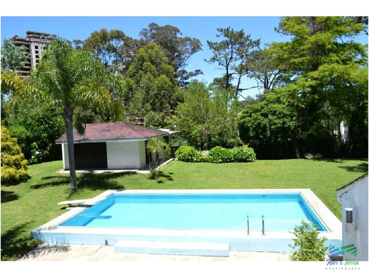 Casa ID.1615 - Casa en venta. Zona Cantegril. Punta del este.