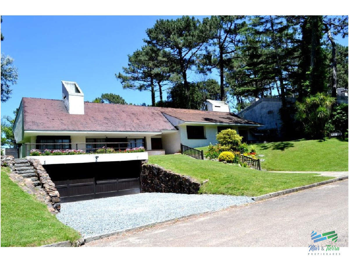 Casa ID.1615 - Casa en venta. Zona Cantegril. Punta del este.