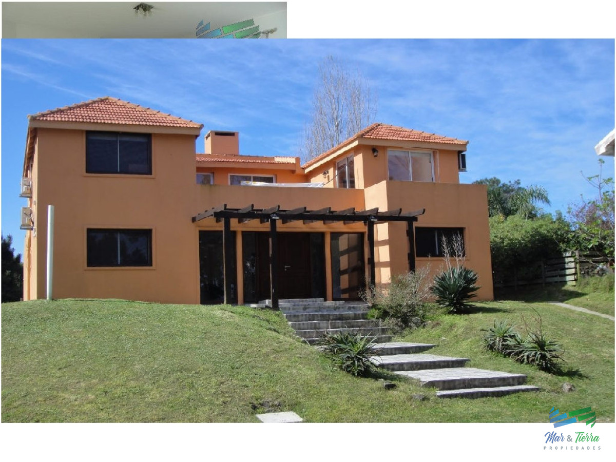 Casa ID.1636 - Casa en Bo. Cordoba, 4 dormitorios *